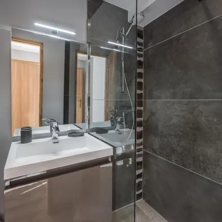 Appartement Renove 6 Pers, Acces Direct Pistes, Terrasse, Wifi A Courchevel - Fr-1-563-32 Apartament Courchevel